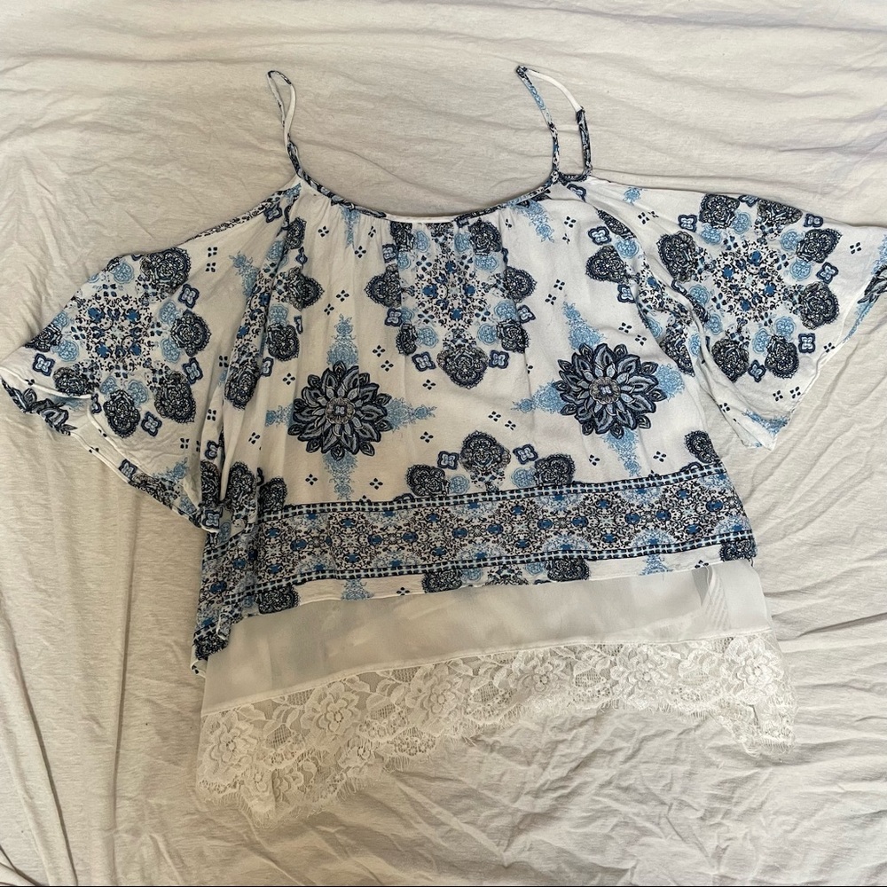 Forever 21 layered cold shoulder top. Size XL.